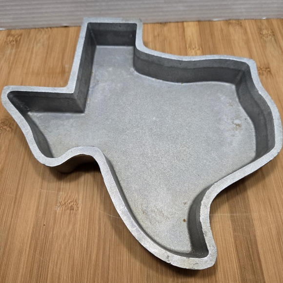 Texas Metal Casting Company Other - Texas Shape Cast Iron Pan The Pan Handler Company Texas Metal Casting